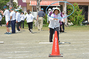 一投一投に集中して「輪投げ」