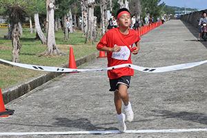 田中惇選手（亀徳）の優勝のゴール