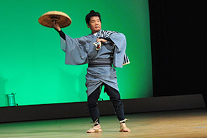 交流を深める芸能披露