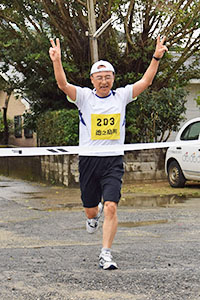 10kmコースを一位でゴールした一寶浩司さん