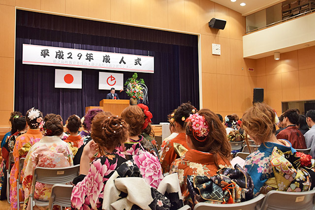 成人式が行われた町生涯学習センター会場