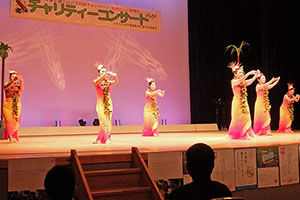 オープニングを飾った「Me Ke Aloha」のフラダンス