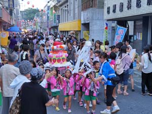 可愛い子どもたちの神輿