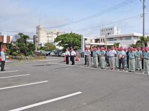 あいさつをする高岡秀規町長