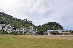 井之川中学校校舎全景（校歌用）