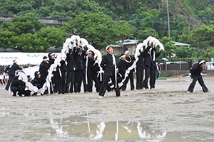 雨にも負けない応援団