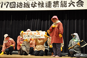 降水の祈りをこめて「ウギ節」を踊る山地区