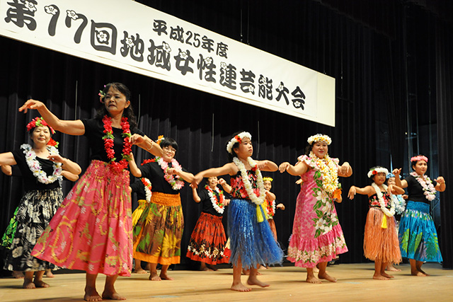 東区の優美なフラダンス