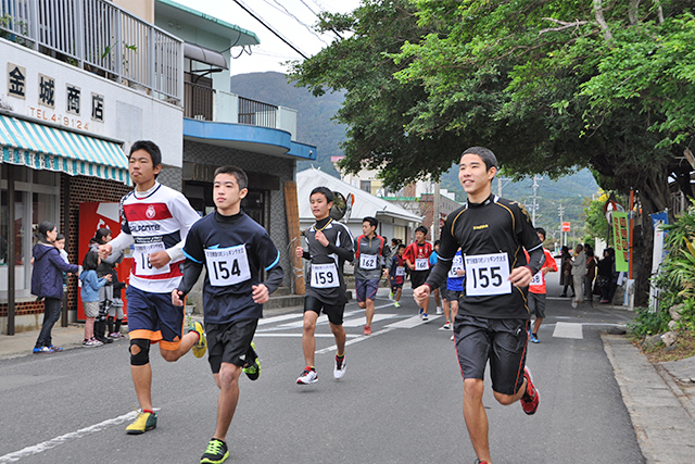 5kmコースに挑戦するサッカーチーム