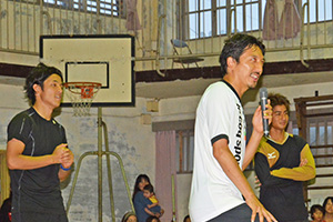 左から森岡亮太選手、橋本英郎選手、和田倫季選手