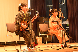 宮村美希さん祐花さん姉妹の島唄