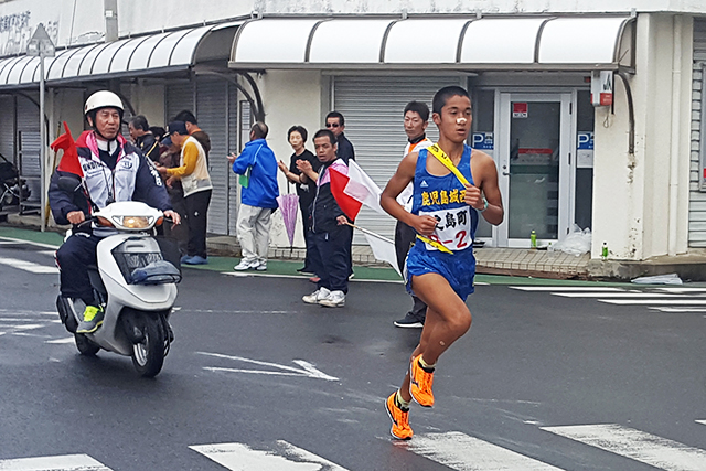 見事な走りで区間賞を獲得した直麗弥選手