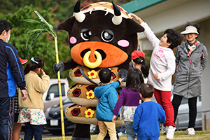 会場にはまぶーる君も応援に