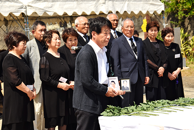 犠牲者の冥福を祈る徳島県遺族会の皆さん