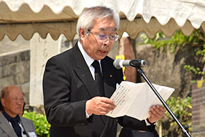 慰霊のことばを捧げる大分県遺族会の羽立征雄さん