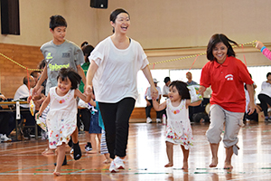 子どもたちも参加競技で大はしゃぎ