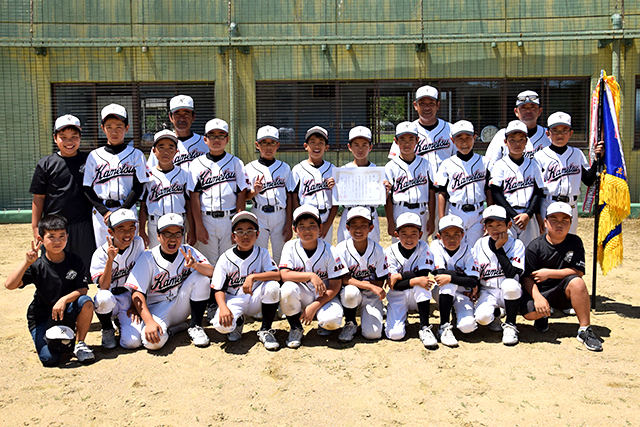 優勝した亀津野球スポーツ少年団