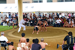 子ども達に会場中から声援