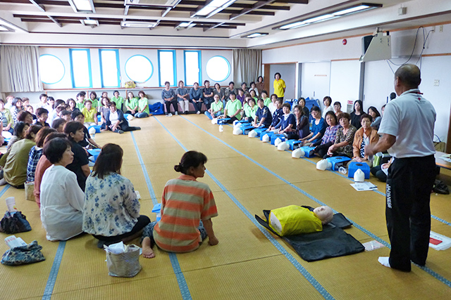 町社会福祉協議会2階で講話を聞く町地女連会員