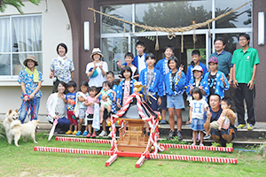 神輿行列に参加した手々の子ども達