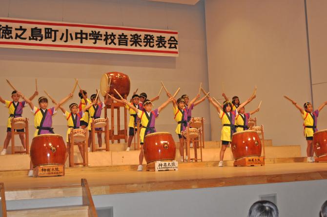 神之嶺小学校の和太鼓演奏