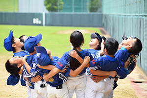 渾身の気合を入れる選手たち