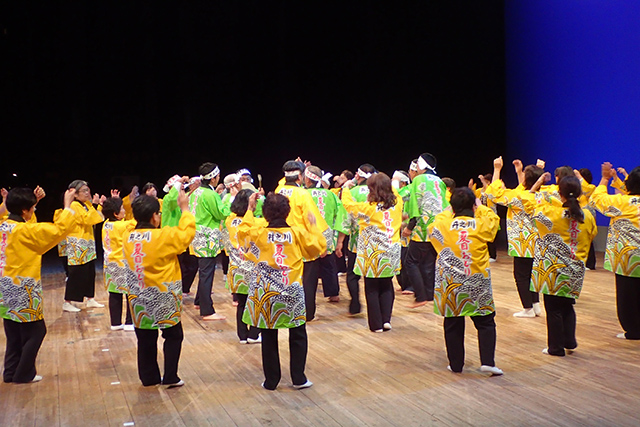 会場を沸かせた井之川夏目踊り