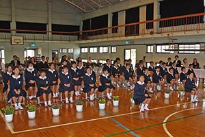 花徳小学校の2名の新入学生