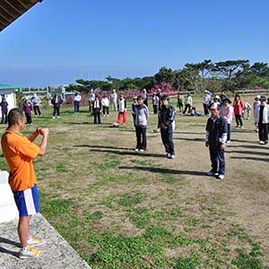 ウォーキングのコツを説明する竹下勝博先生