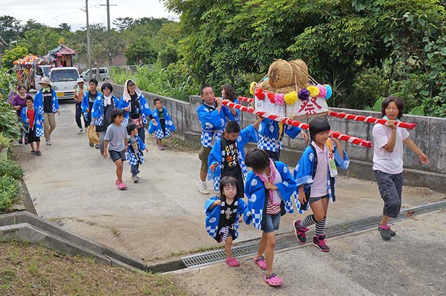 可愛い子どもみこし