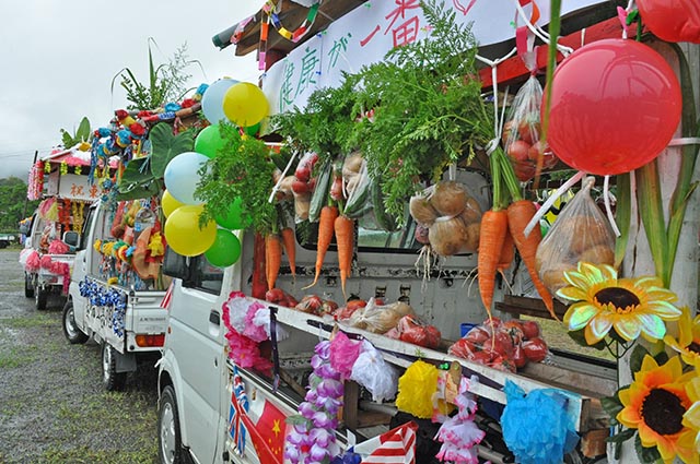 見学者に配れた地元産野菜