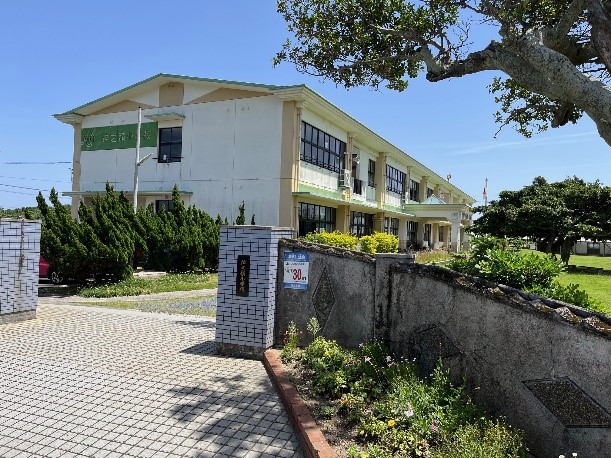 神之嶺小学校正門