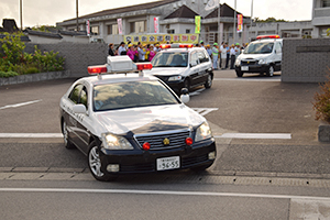 警察車両や青パトがパトロールへ