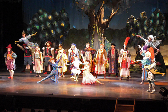 徳之島町 劇団四季ミュージカル 島内児童約800人が観劇