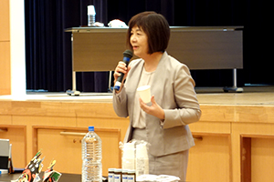 鹿児島純心女子短期大学の榊順子准教授が食生活について講義