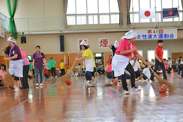 競技に奮闘する各地区の選手たち