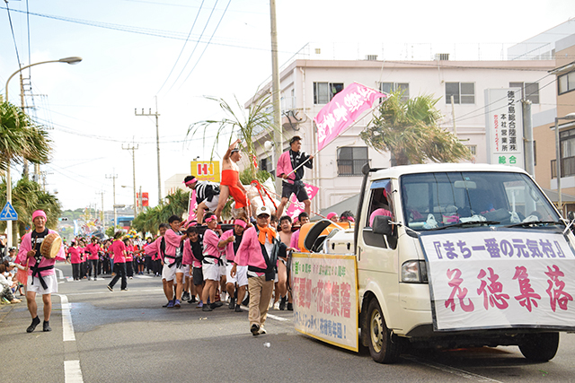 パレードのグランドチャンピオンとなった花徳校区合同チーム